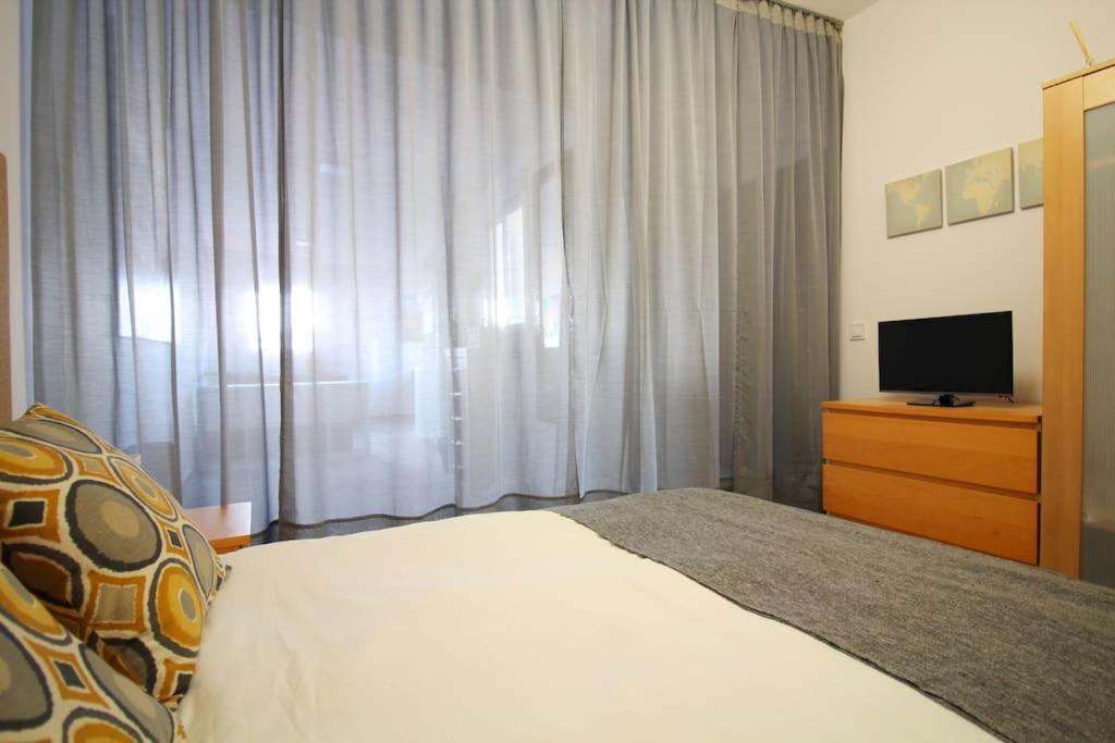 Suite Puerta Osario Con Terraza Sevilha Exterior foto